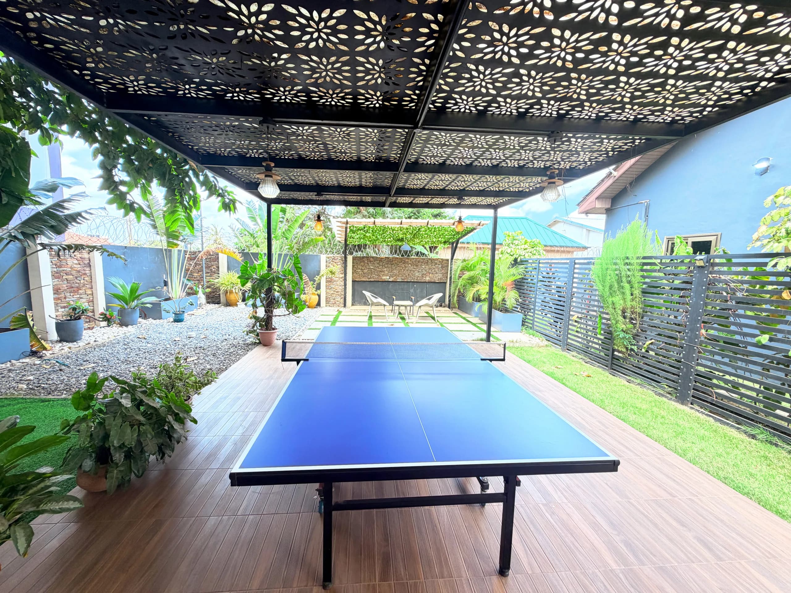 The covered terrace, with table tennis and planting